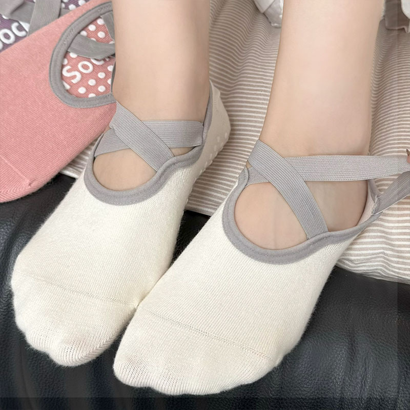 Professional Women Yoga Sock S - Yoga & Fitness Classes By Niharika Zirakpur Reviews ulasan dan harga
