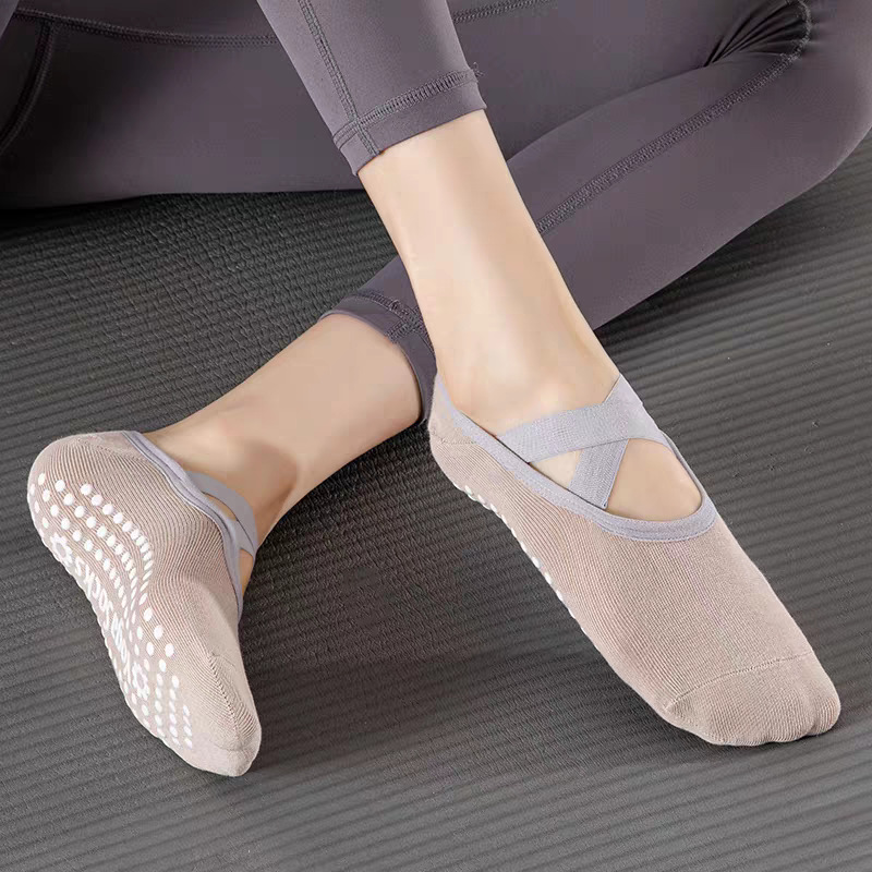 Professional Women Yoga Sock S - Yoga & Fitness Classes By Niharika Zirakpur Reviews ulasan dan harga